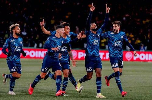 包含里昂主场逼平对手，保持不败连胜的词条