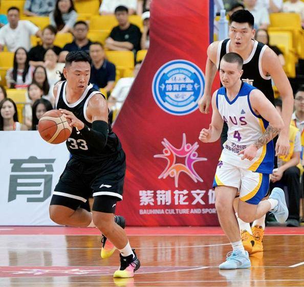 篮球锦标赛引发球迷热情追捧