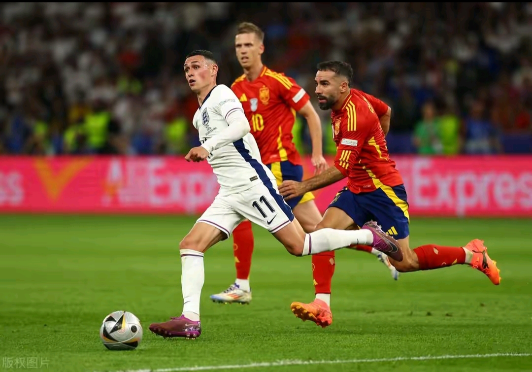 包含欧预赛：斯洛伦尼亚大胜西班牙，小组领先优势扩大的词条