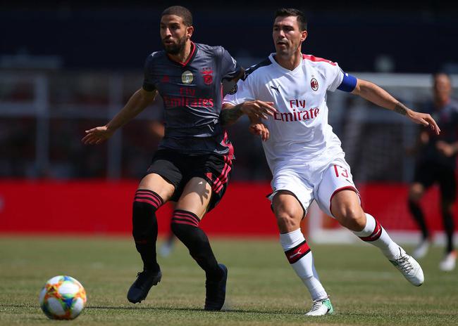 AC米兰客场负于热那亚，遭遇两连败