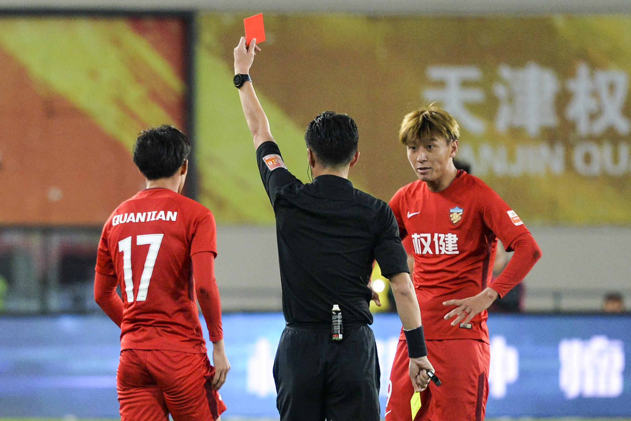 富力主场逼平权健,争夺保级关键分的简单介绍 富力主场逼平权健,争夺保级关键分的简单介绍