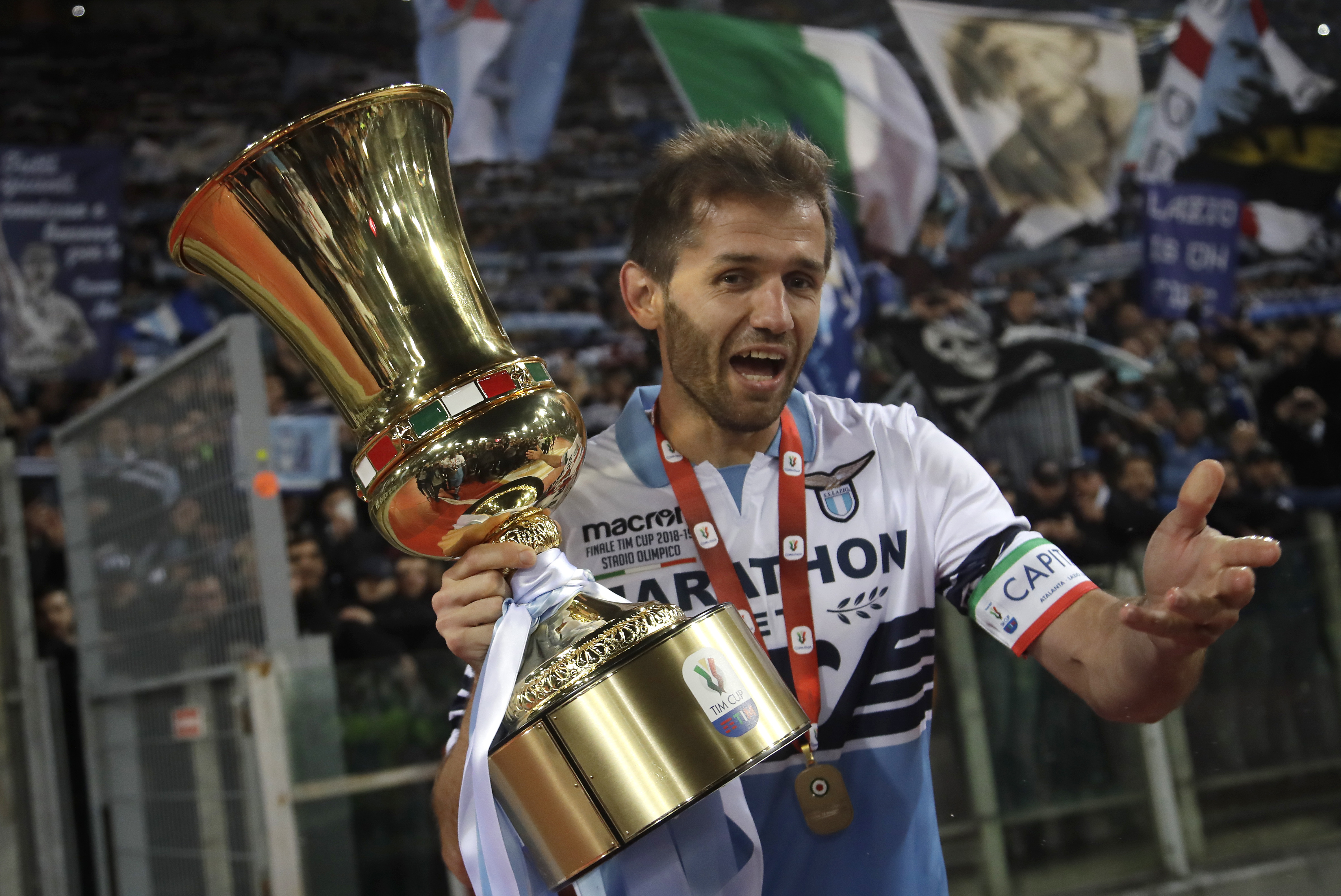 关于意大利射击选手勇夺冠军，稳定发挥获胜的信息