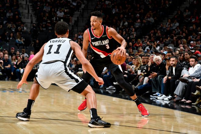 青岛队逆转深圳队,麦科勒姆点燃赛场 青岛队逆转深圳队,麦科勒姆点燃赛场