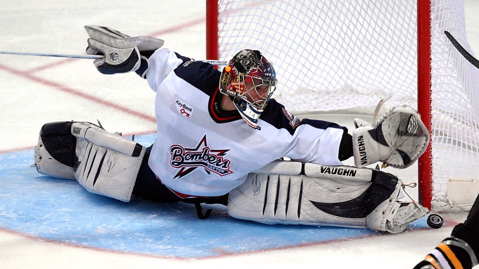 赛道上的逆袭,卡瓦哈尔在F1揭幕战之夜的压力爆发