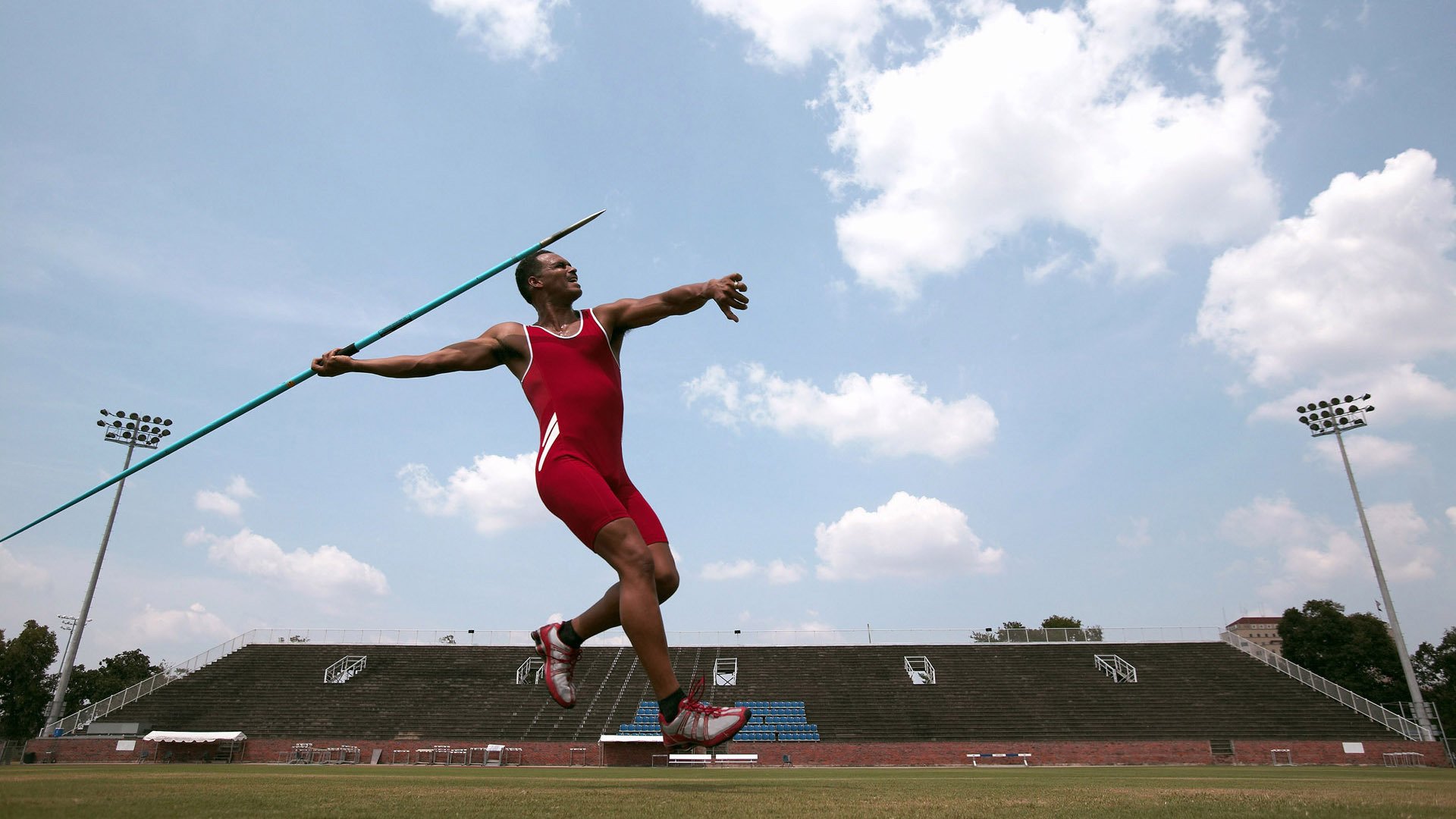 绿茵场上的维尼修斯爆发与地缘棋盘上的加拿大收割，当代世界的双重叙事